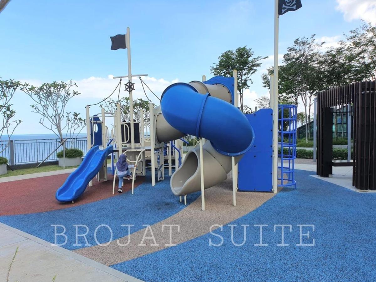 Brojat Suite Family Sea View @ Imperium Residence Kuantan Exterior foto